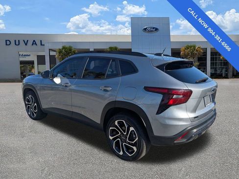 Used 2025 Chevrolet Trax RS w/ Sunroof Package FWD image 6