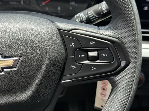 Used 2025 Chevrolet Trax LS FWD image 17