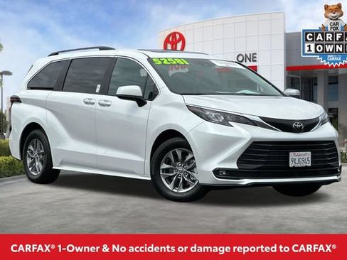 Used 2026 Toyota Sienna XLE FWD image 2