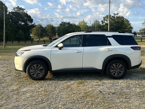 Used 2024 Nissan Pathfinder SV FWD image 8