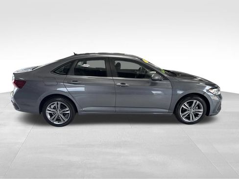 Used 2024 Volkswagen Jetta SE FWD image 6