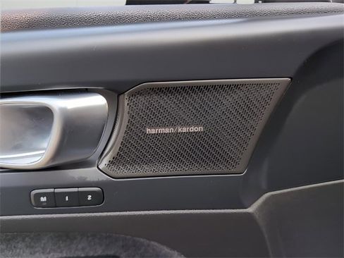 Used 2023 Volvo XC40 Recharge Ultimate w/ Protection Package Premier image 18