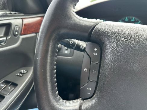 Used 2011 Chevrolet Impala LT w/ Luxury Edition Package FWD image 16