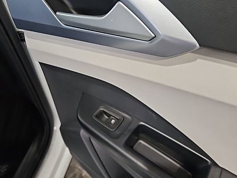 New 2026 Volkswagen Taos SE image 16