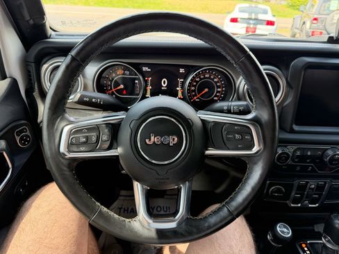 Used 2018 Jeep Wrangler Unlimited Sahara image 13