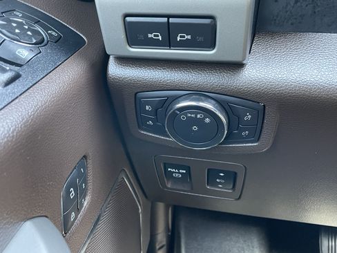 Used 2018 Ford F150 King Ranch w/ Equipment Group 601A Luxury AWD/4WD image 15