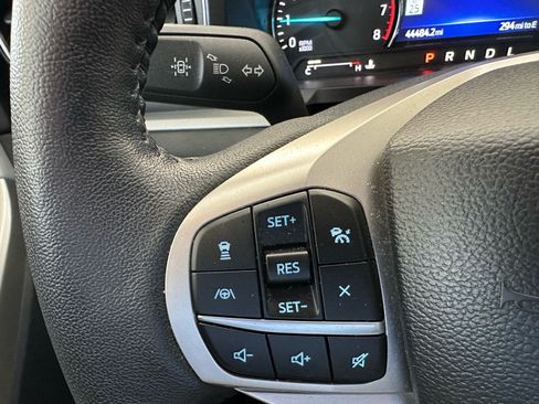 Used 2022 Ford Explorer XLT w/ Equipment Group 202A RWD image 39