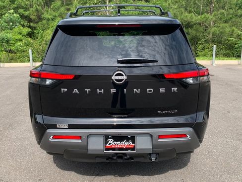 New 2026 Nissan Pathfinder Platinum FWD image 4