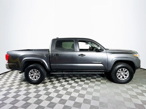 Used 2017 Toyota Tacoma SR5 w/ Tow Package image 8