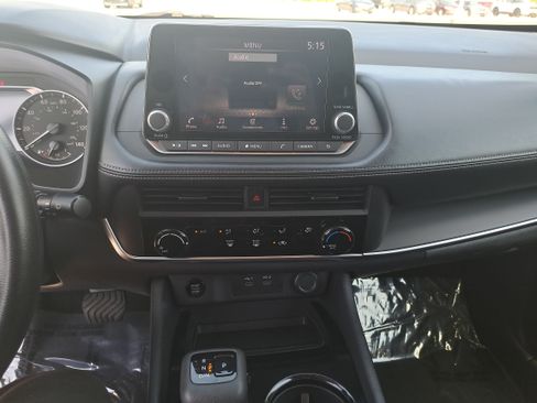 Used 2024 Nissan Rogue S AWD/4WD image 19