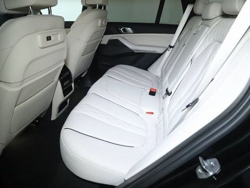 Used 2023 BMW X5 xDrive40i w/ M Sport Package AWD/4WD image 16