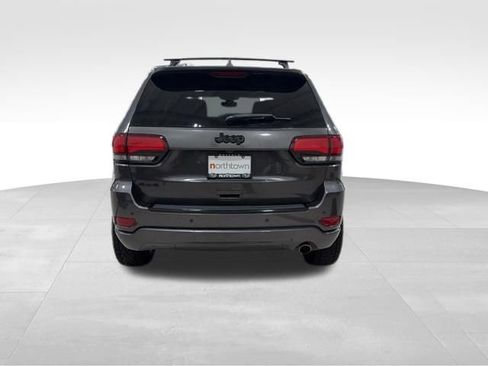 Used 2018 Jeep Grand Cherokee Altitude image 25