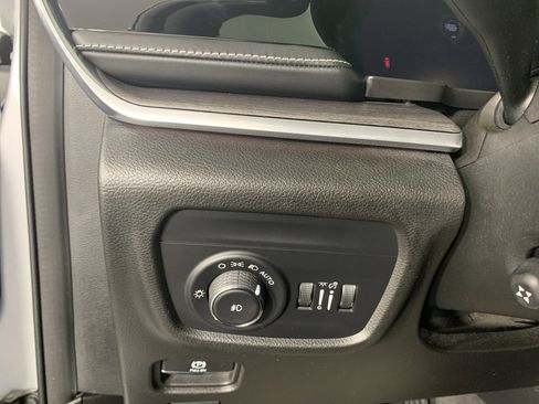 Used 2022 Jeep Grand Cherokee L Overland w/ Luxury Tech Group IV image 16