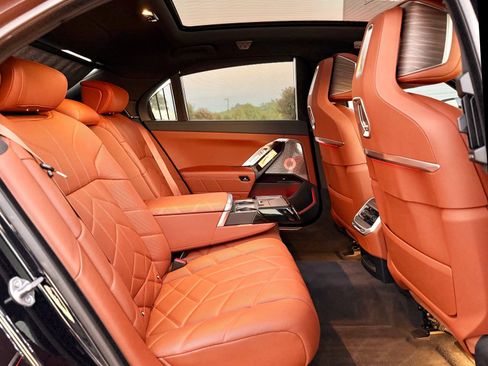 Used 2023 BMW 760i xDrive w/ Luxury Rear Seating Package AWD/4WD image 38