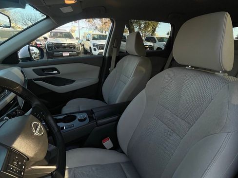 Used 2025 Nissan Rogue SV image 21
