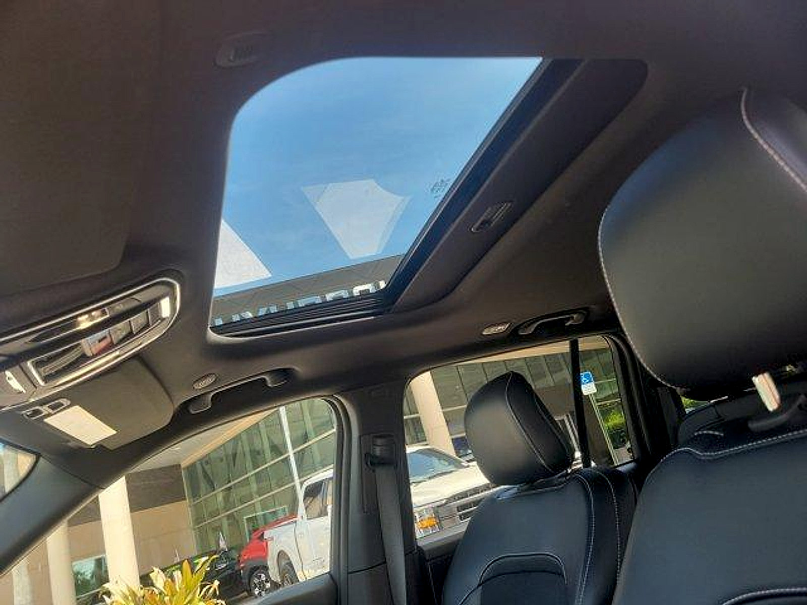 Used 2023 Jeep Grand Cherokee Altitude RWD image 22