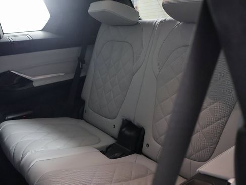 Used 2026 BMW X7 xDrive40i w/ M Sport Package image 27