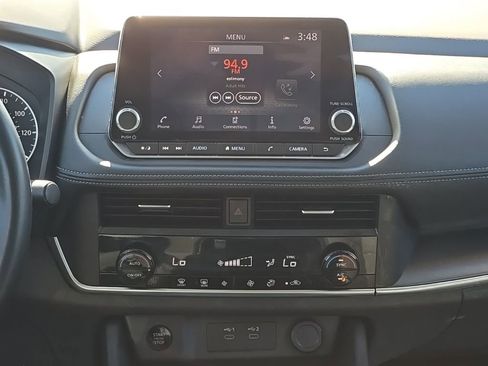 Used 2025 Nissan Rogue SV image 28