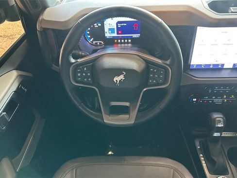 Used 2023 Ford Bronco Wildtrak image 14