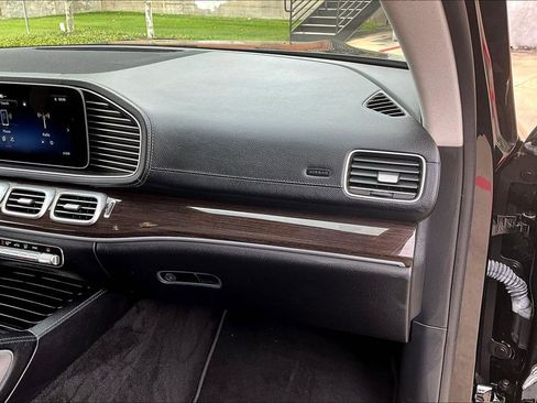 Used 2024 Mercedes-Benz GLS 450 4MATIC image 23