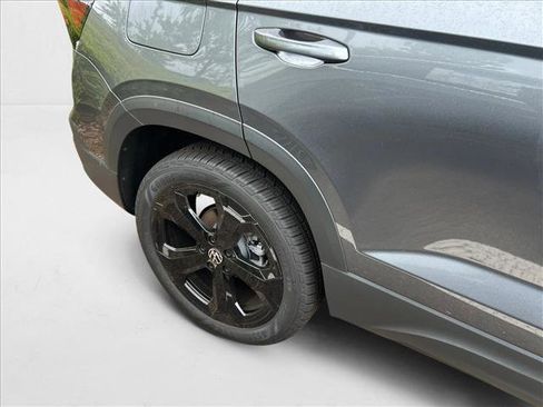 New 2025 Volkswagen Taos SEL image 7