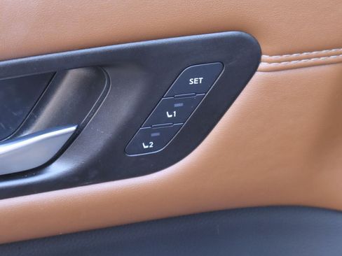 Used 2025 Nissan Pathfinder Platinum AWD/4WD image 23