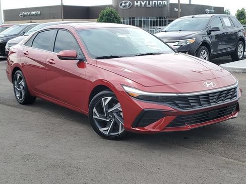 Certified 2025 Hyundai Elantra SEL FWD image 33