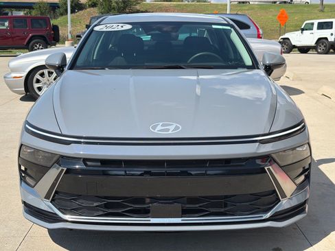 Used 2025 Hyundai Sonata SEL FWD image 3