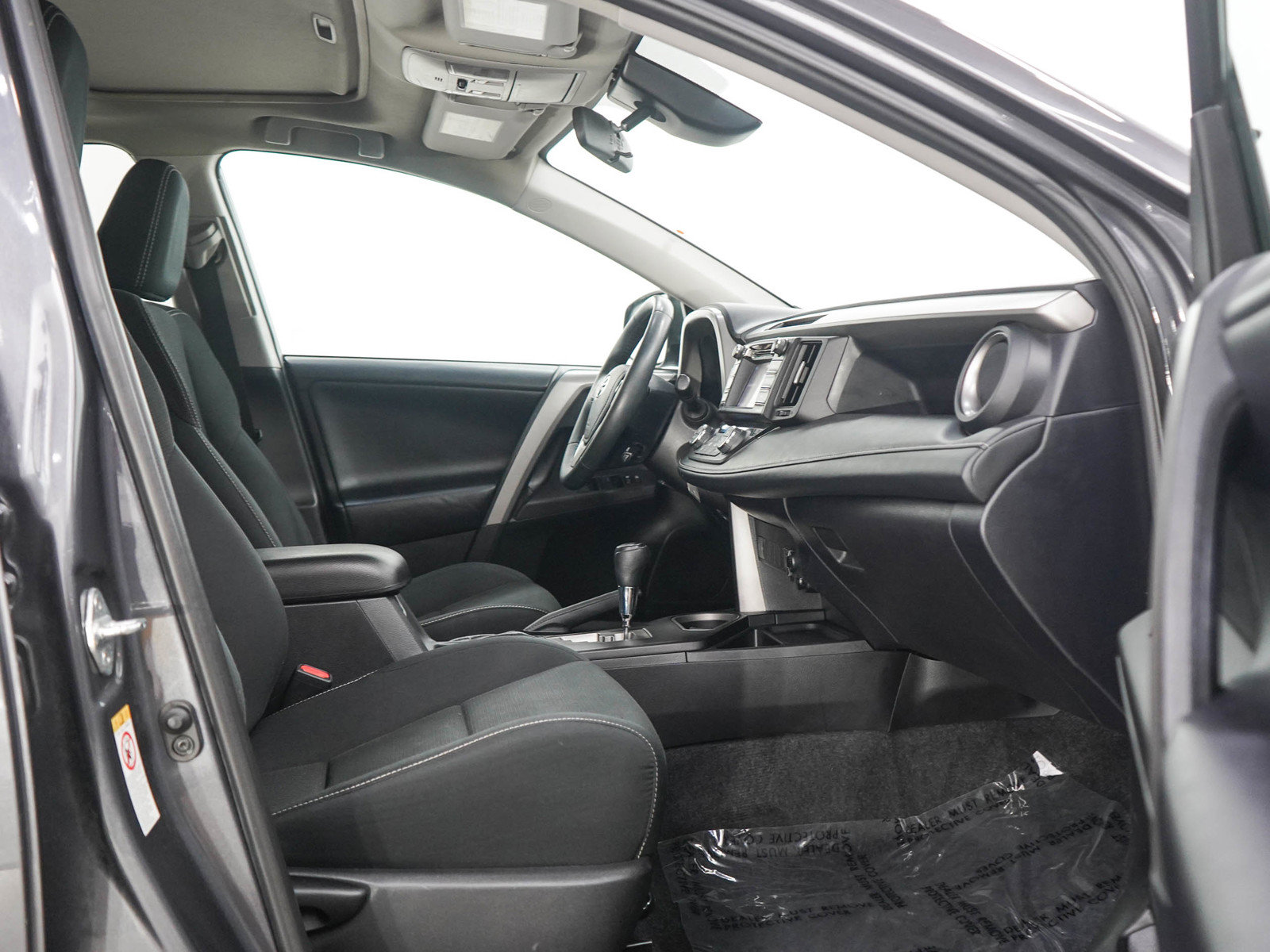 Used 2017 Toyota RAV4 XLE w/ Carpet Mat Package FWD image 11