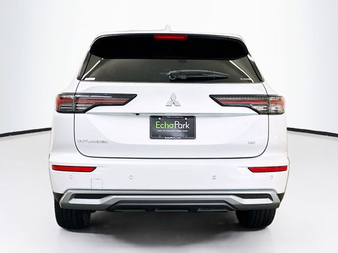 Used 2025 Mitsubishi Outlander SE image 7