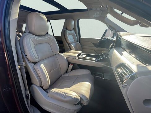 Used 2020 Lincoln Navigator Reserve w/ Luxury Package image 24