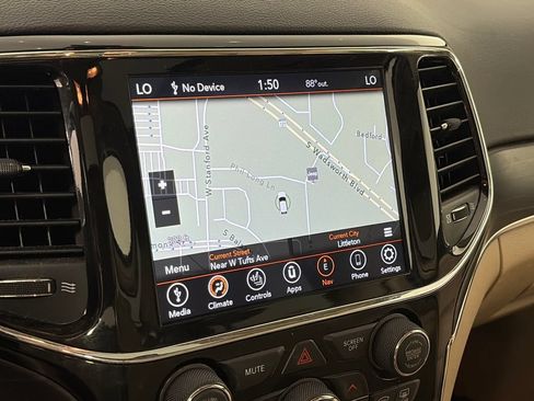 Used 2020 Jeep Grand Cherokee Limited AWD/4WD image 19