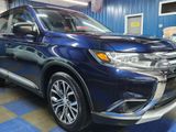 Used 2016 Mitsubishi Outlander ES image 2