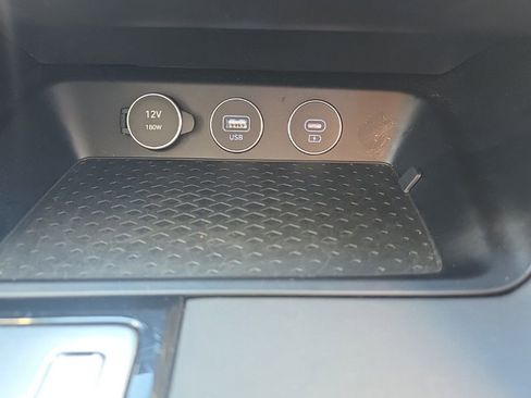 Used 2025 Genesis G70 2.5T image 29