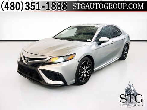 Used 2021 Toyota Camry SE w/ Convenience Package FWD image 1