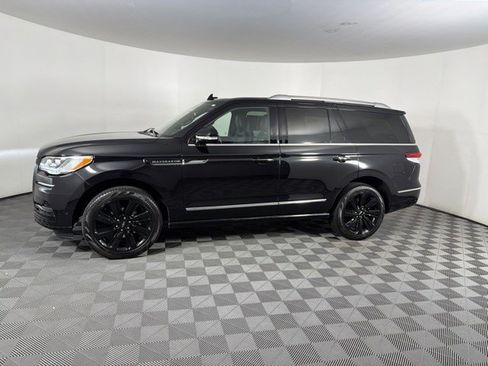 Used 2024 Lincoln Navigator Reserve AWD/4WD image 13