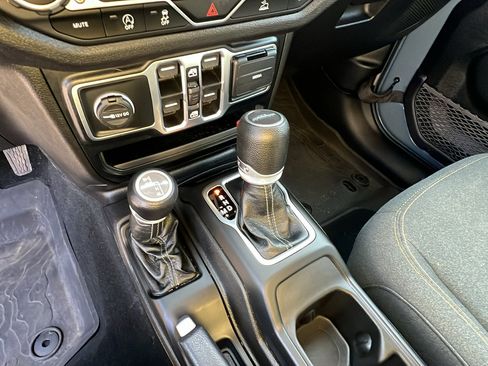 Used 2024 Jeep Gladiator Sport image 29