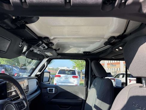 Used 2024 Jeep Wrangler Unlimited Sahara AWD/4WD image 4