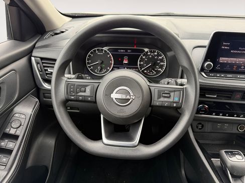 Used 2024 Nissan Rogue SV image 12