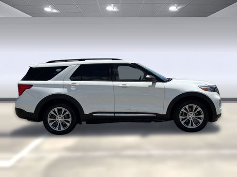 Used 2021 Ford Explorer XLT w/ Equipment Group 202A RWD image 8