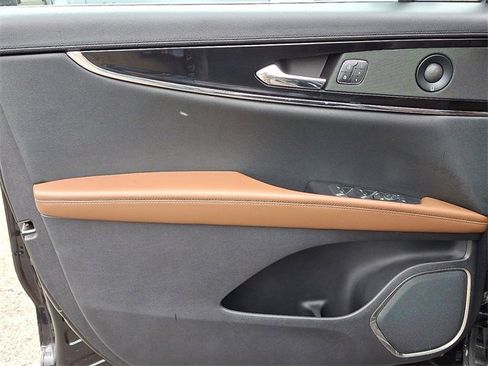 Used 2021 Lincoln Nautilus Reserve image 12