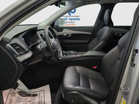 Used 2025 Volvo XC90 B5 Core image 7