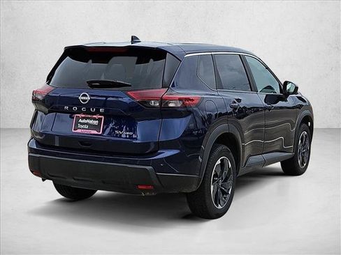 Used 2024 Nissan Rogue SV AWD/4WD image 5