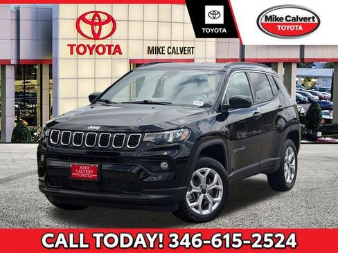 Used 2025 Jeep Compass Latitude AWD/4WD image 1
