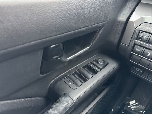 Certified 2024 Toyota Tacoma SR5 AWD/4WD image 11