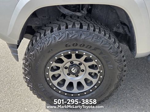 Used 2022 Toyota Tacoma TRD Sport w/ Technology Package AWD/4WD image 17