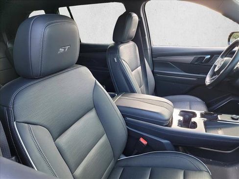 Used 2025 Buick Enclave Sport Touring w/ Power Package FWD image 11