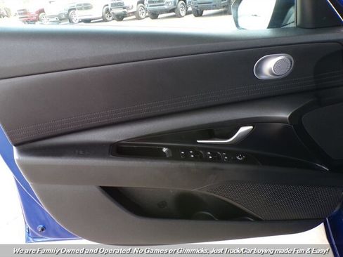 Used 2021 Hyundai Elantra SEL FWD image 9