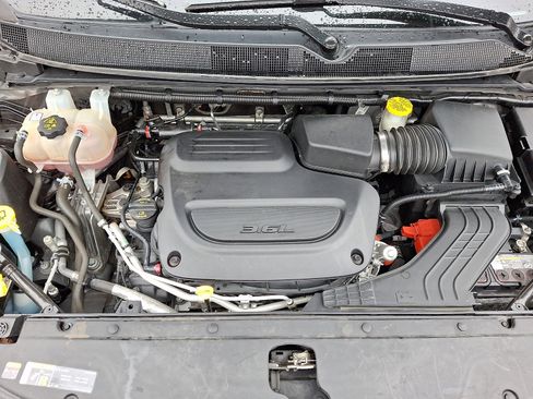 Used 2023 Chrysler Pacifica Touring-L image 27