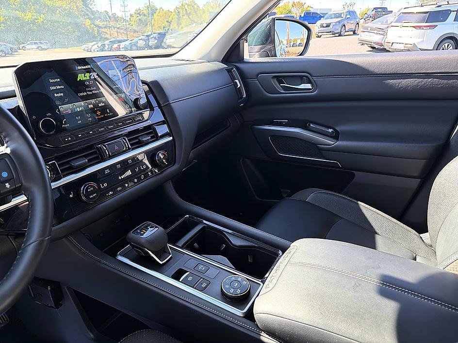 Used 2024 Nissan Pathfinder SL AWD/4WD image 20